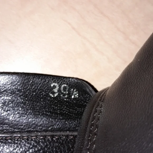 PRADA KITTEN HEEL LEATHER BOOTIES SIZE 39.5 - Picture 16 of 17